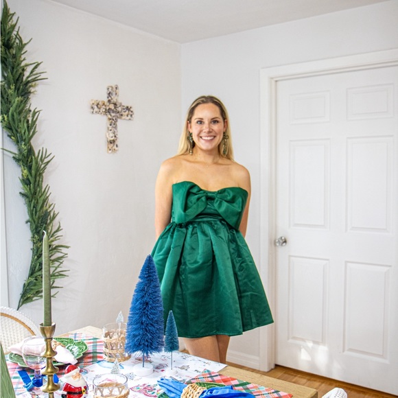 Emerald Green Oversized Bow Oversized Bow Mini Dress by Day & Moon in Women’s S - Picture 3 of 7